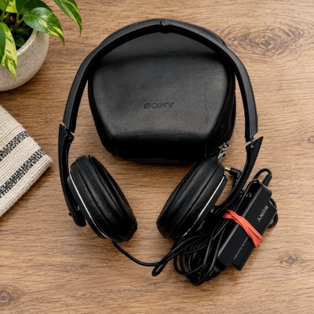 Sony MDR-NC40 Noise Cancelling Headphones Wired Folding Black w/ Case Tested